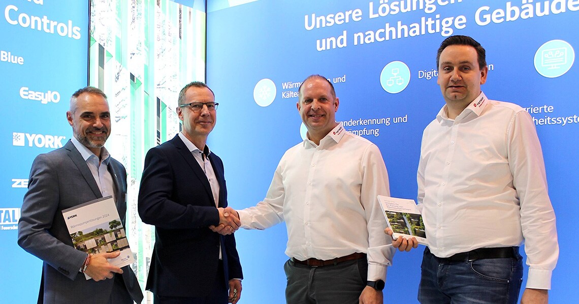 Johnson Controls and Hanneken Energiesysteme representatives at a meeting