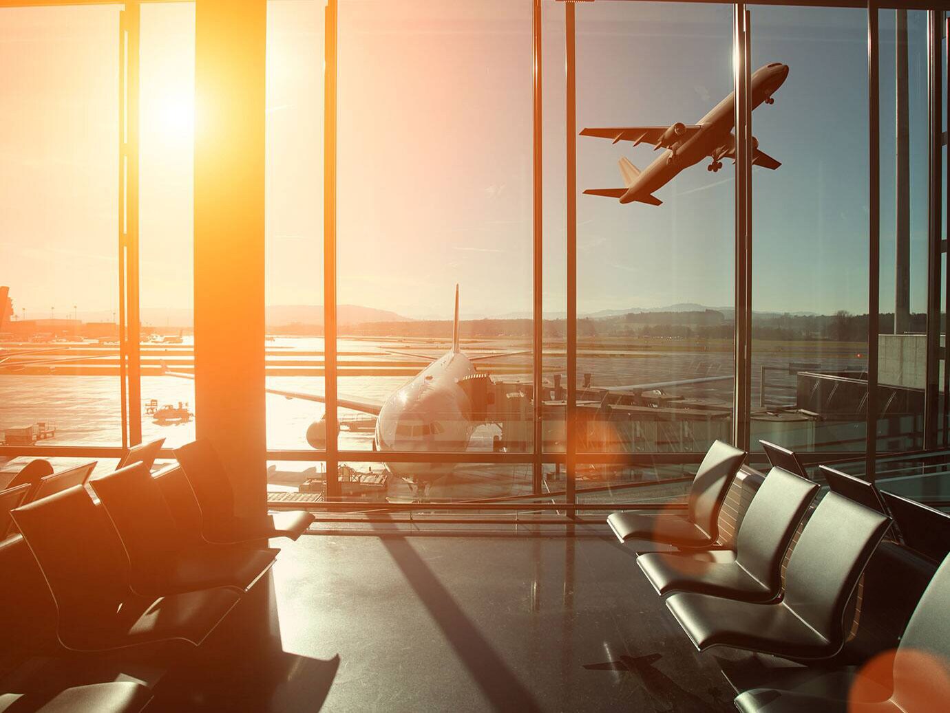 Interior of an airport, with a view of the runway